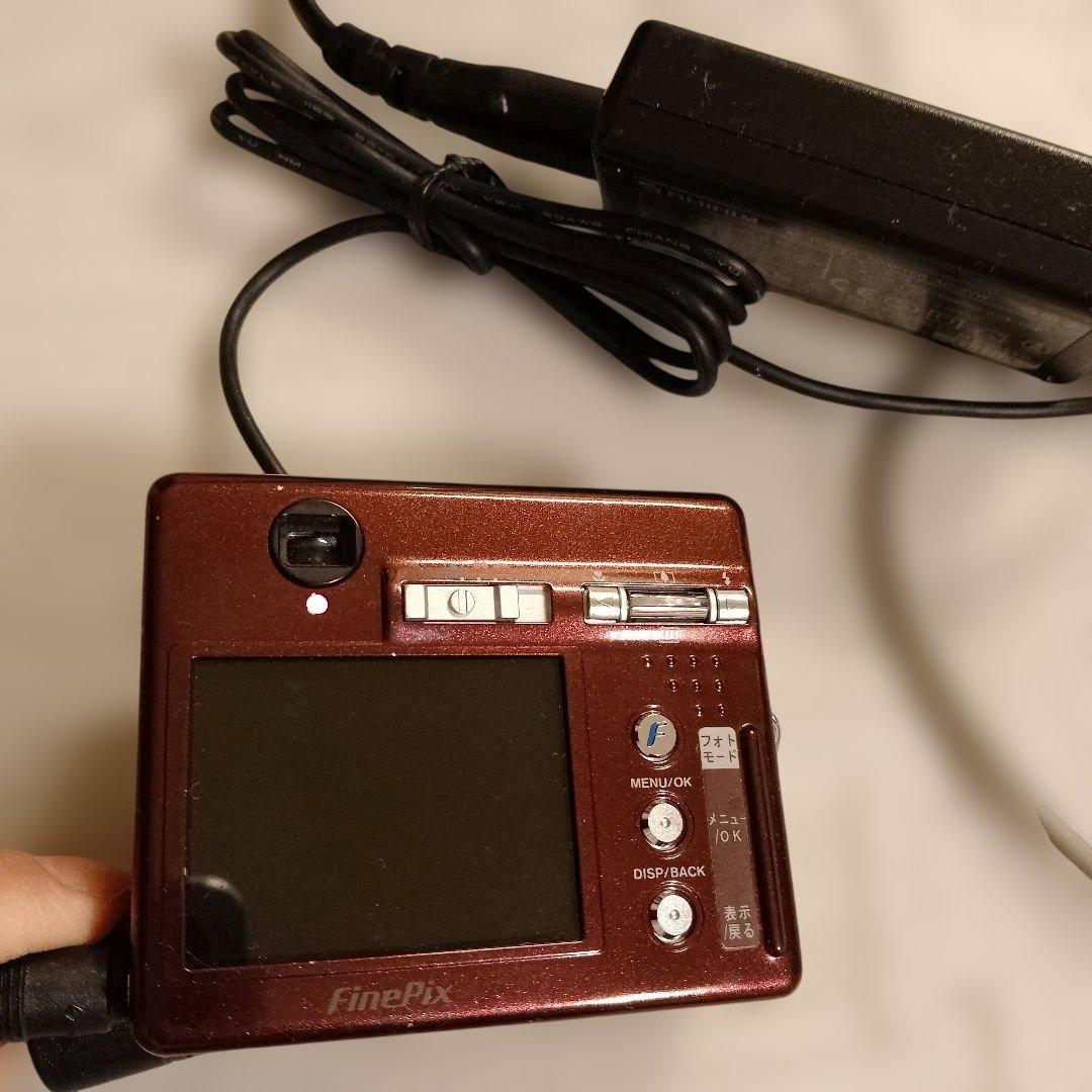 Fujifilm FinePix F450 赤