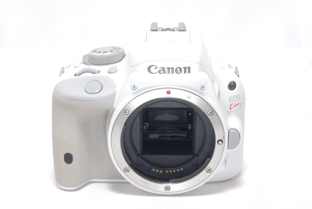 ⭐️希少なホワイト⭐️Canon Kiss X7 キャノン　デジタル一眼レフ