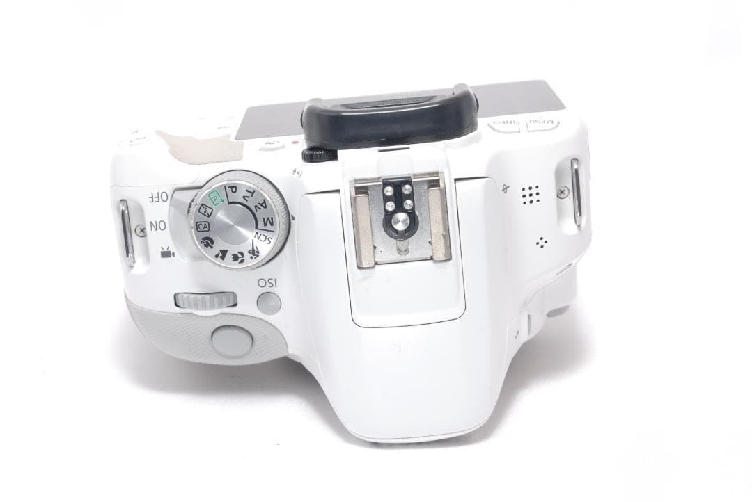 ⭐️希少なホワイト⭐️Canon Kiss X7 キャノン　デジタル一眼レフ