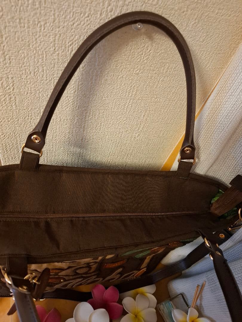 ハワイアンキルト　大きめ横長　バッグ　フロント　バス　2WAY　革タグチャーム付