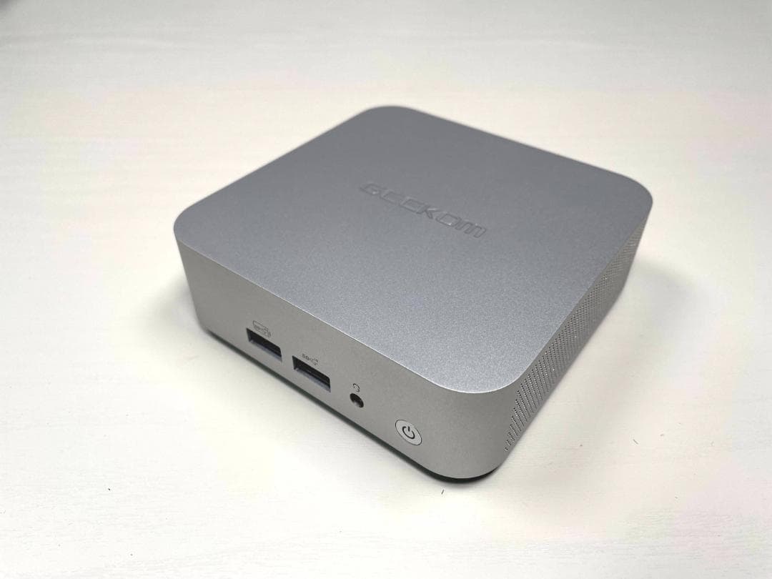 ほぼ未使用　GEEKOM A7 ／AMD Ryzen 9 7940HS ミニPC