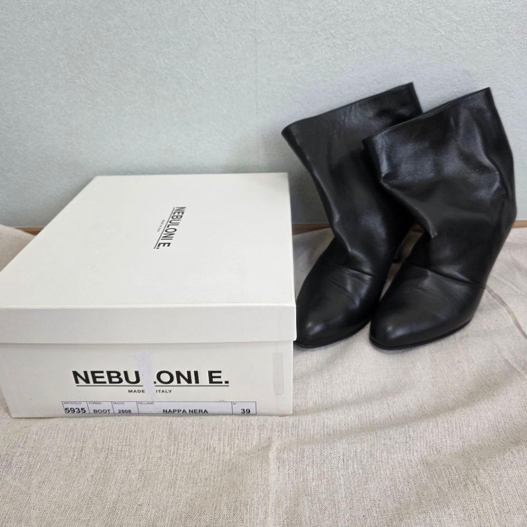 NEBULONI E. ナッパレザーワイドシャフトショートブーツ
