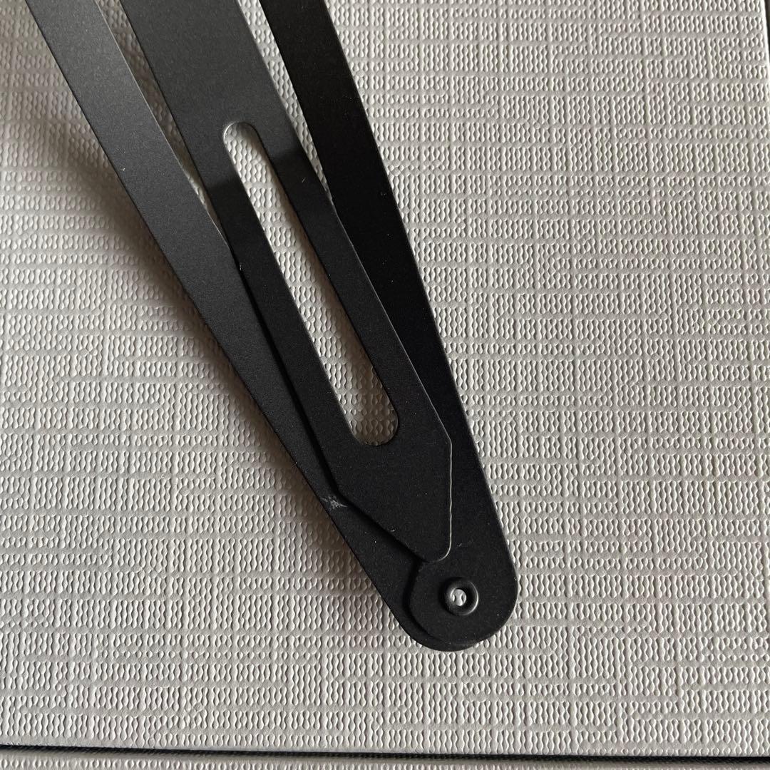 バレンシアガ BALENCIAGA ロゴ ヘアクリップ ブラック