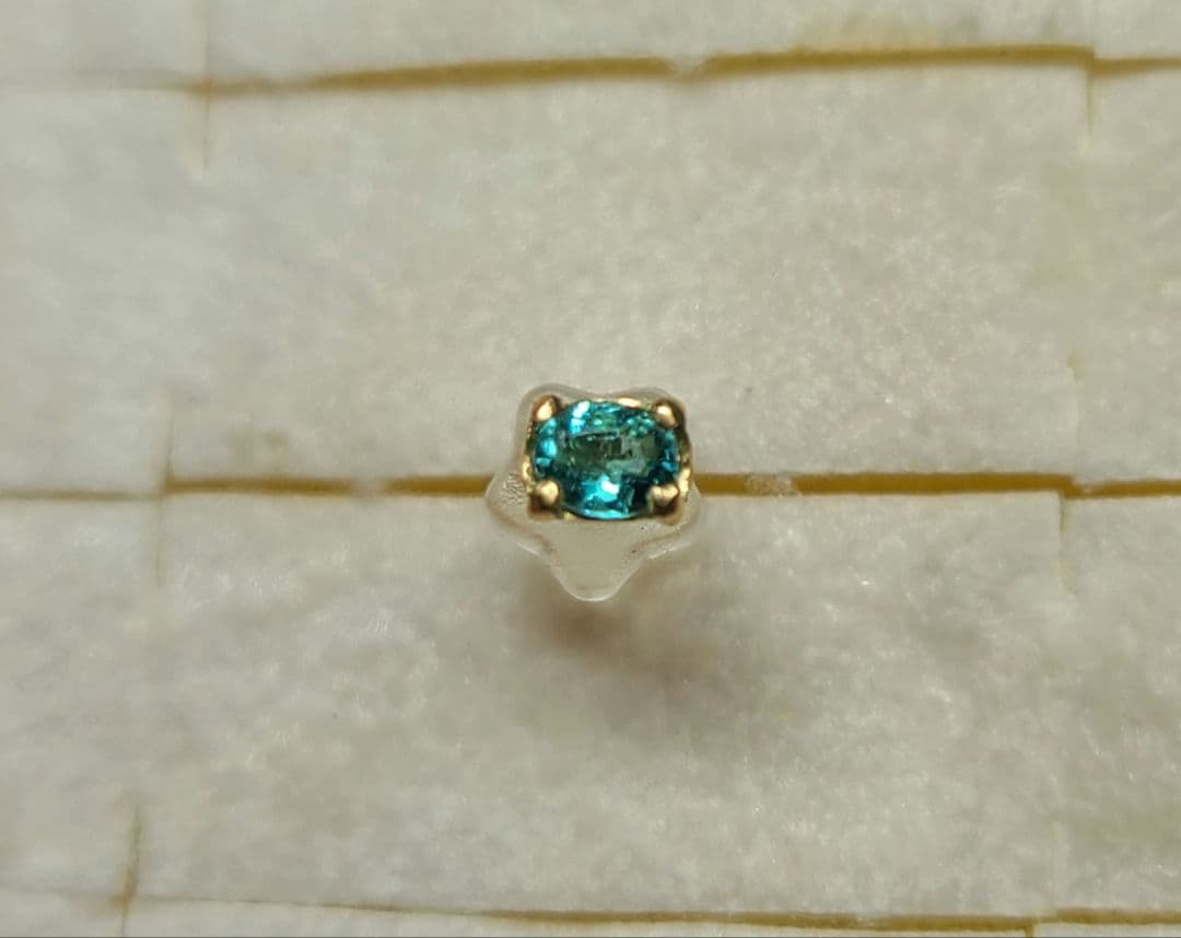 ピカピカネオンの煌めき!!★ブラジルバターリャパライバトルマリンピアス18金★