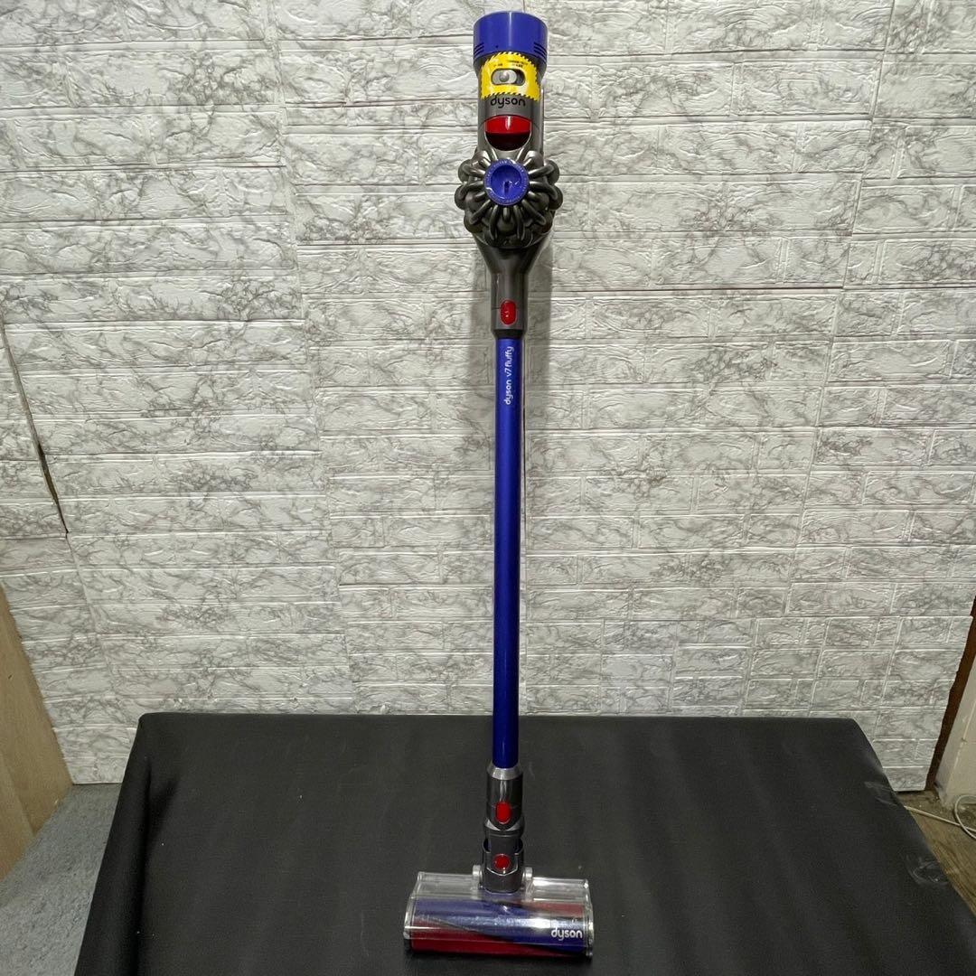 642 Dyson V7 コードレススティッククリーナー fluffy