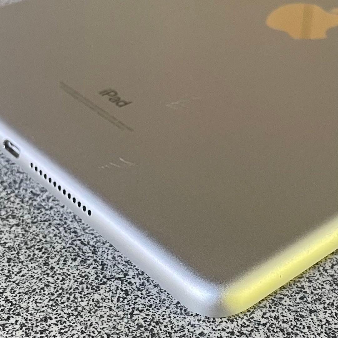 D7 iPad 第5世代 シルバー 32GB Wi-Fi A1822