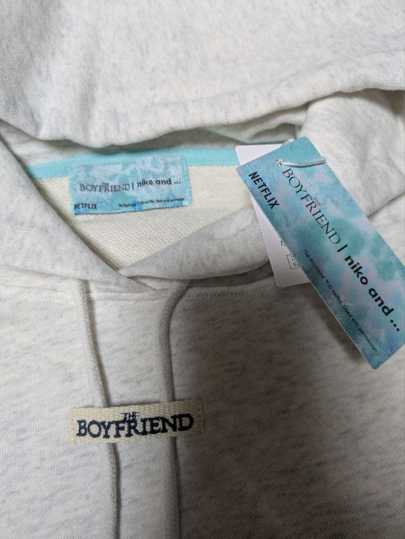 ニコアンド 【ボーイフレンドシーズン2】コラボフラワープルオーバーフーディー