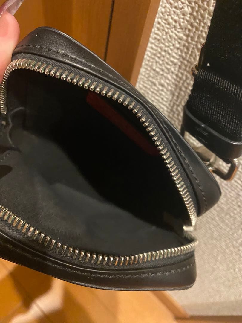 VALENTINO ブラック ショルダーバッグ