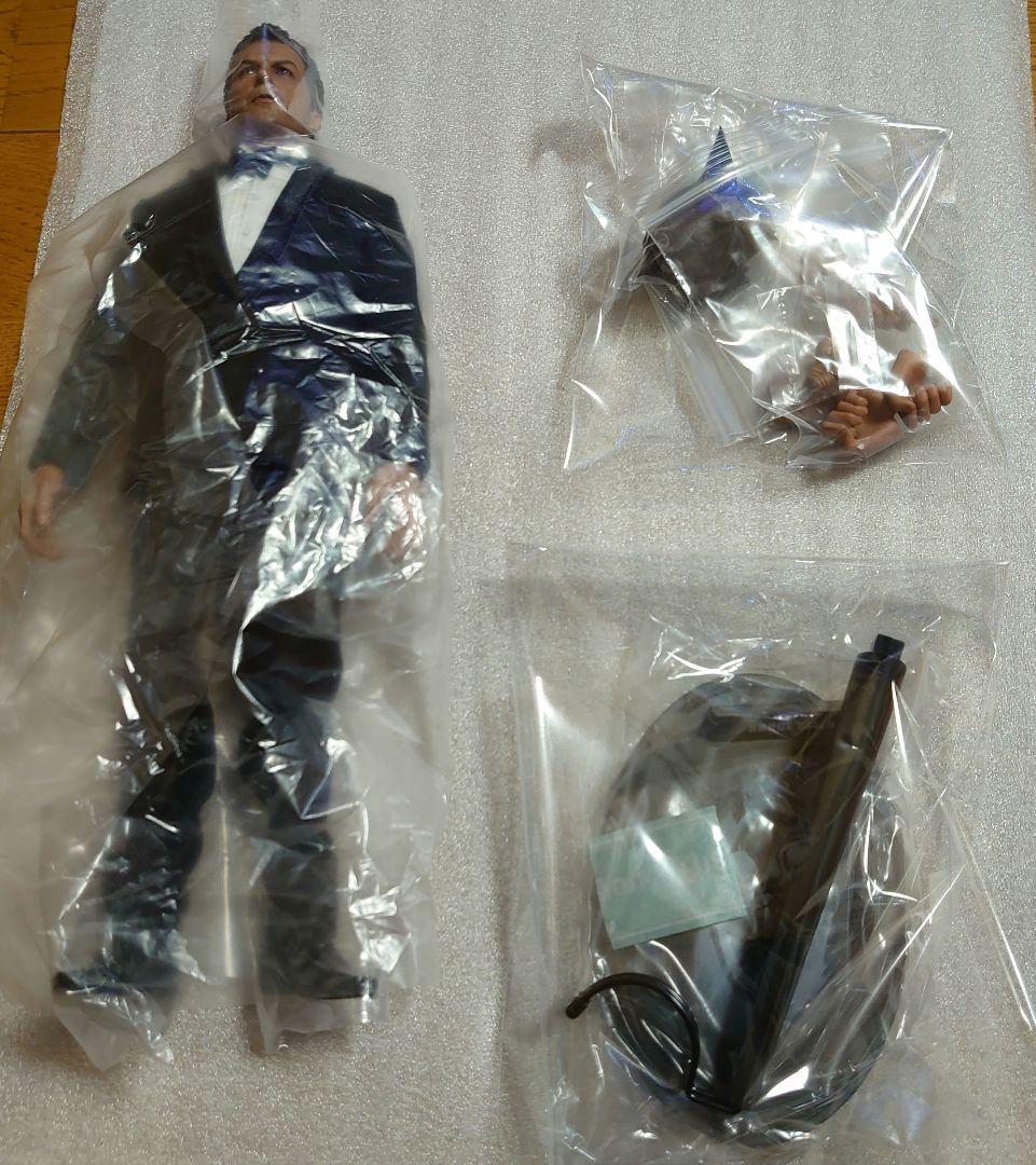 最終値下げ ホットトイズ ブルース・ウェイン 1/6 フィギュア