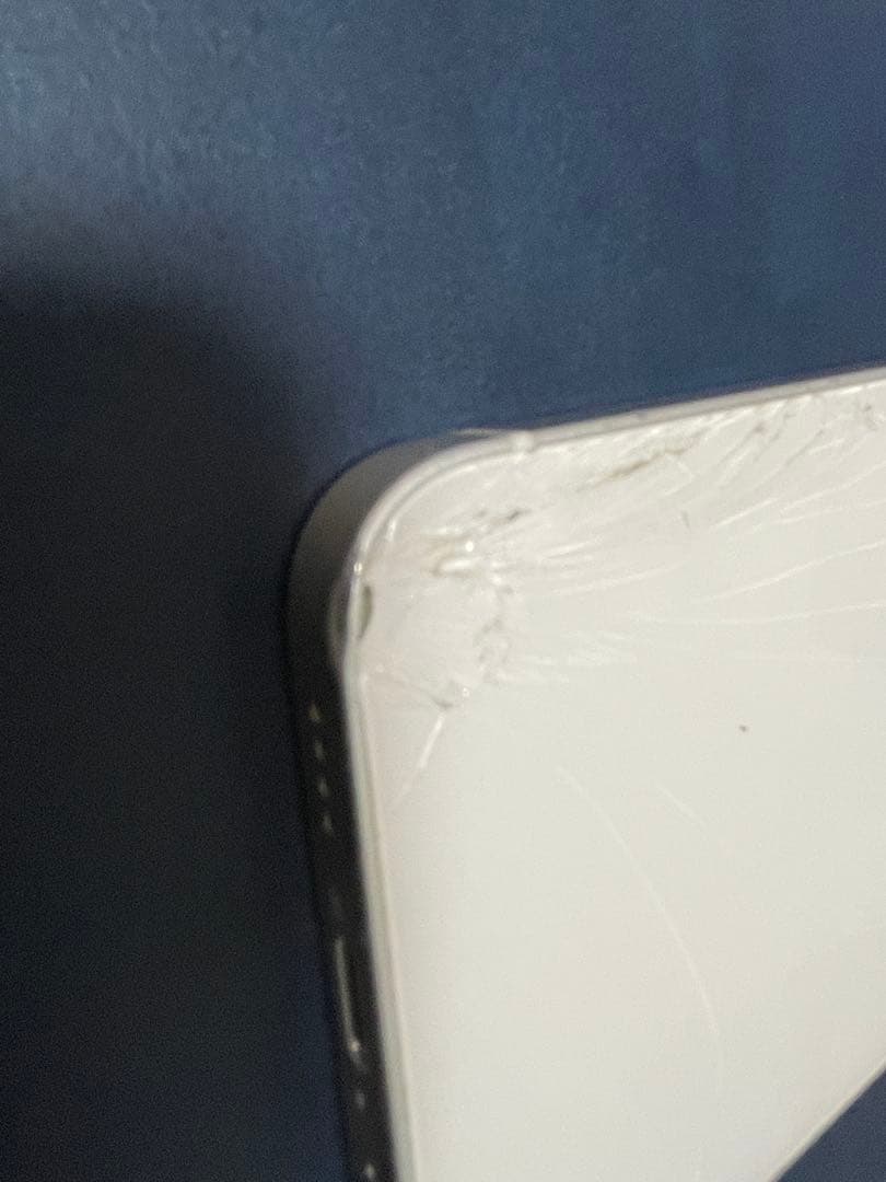 Apple iPhone 12 ホワイト傷あり