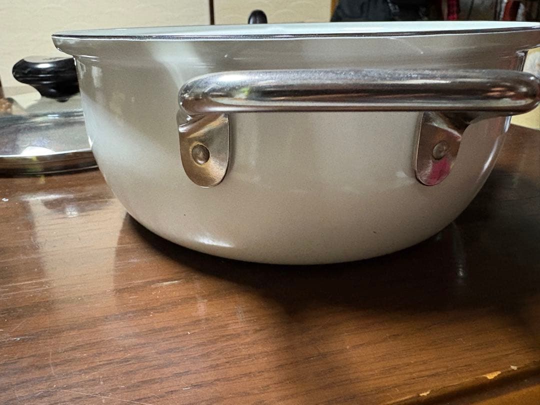 シリット　蓋付き片手鍋　シラルガン