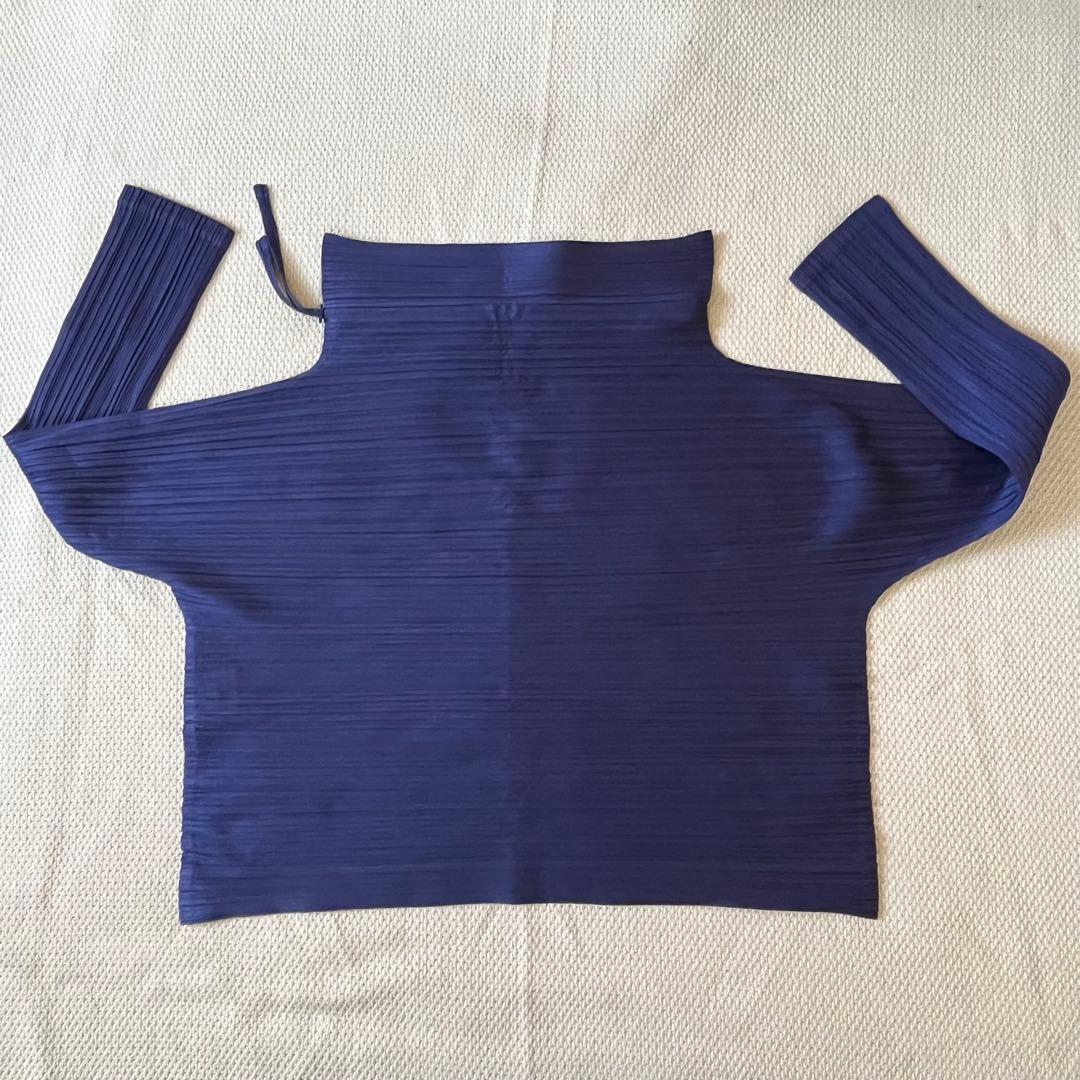 美品　PLEATSPLEASE イッセイミヤケ　トップス　横プリーツ　ネイビー