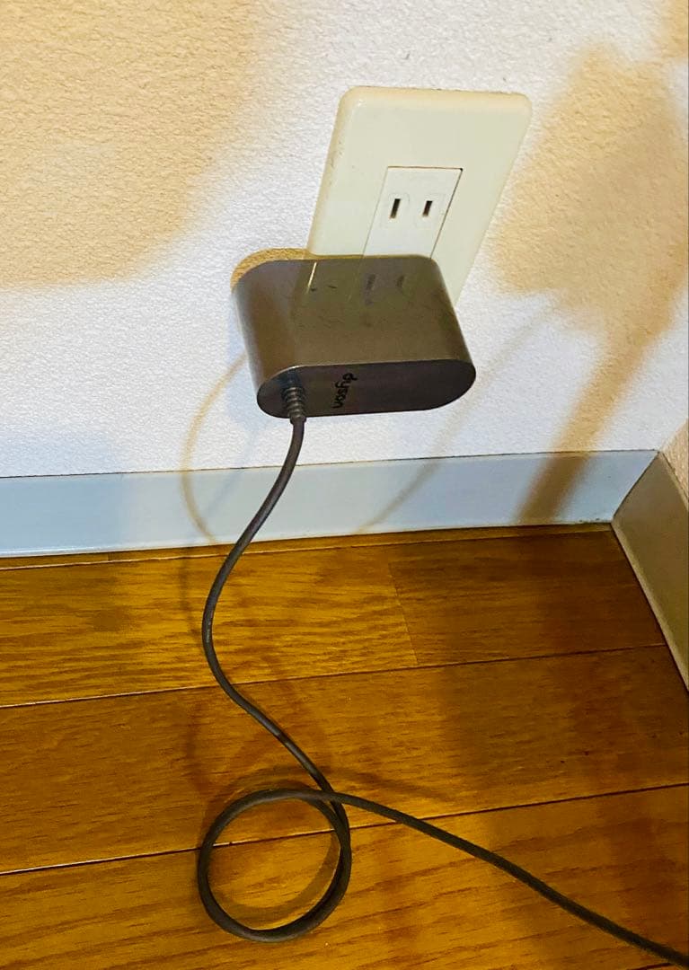 【豪華セット】ダイソンV10＋水拭きヘッドRULA＋壁穴不要スタンド＋付属品付