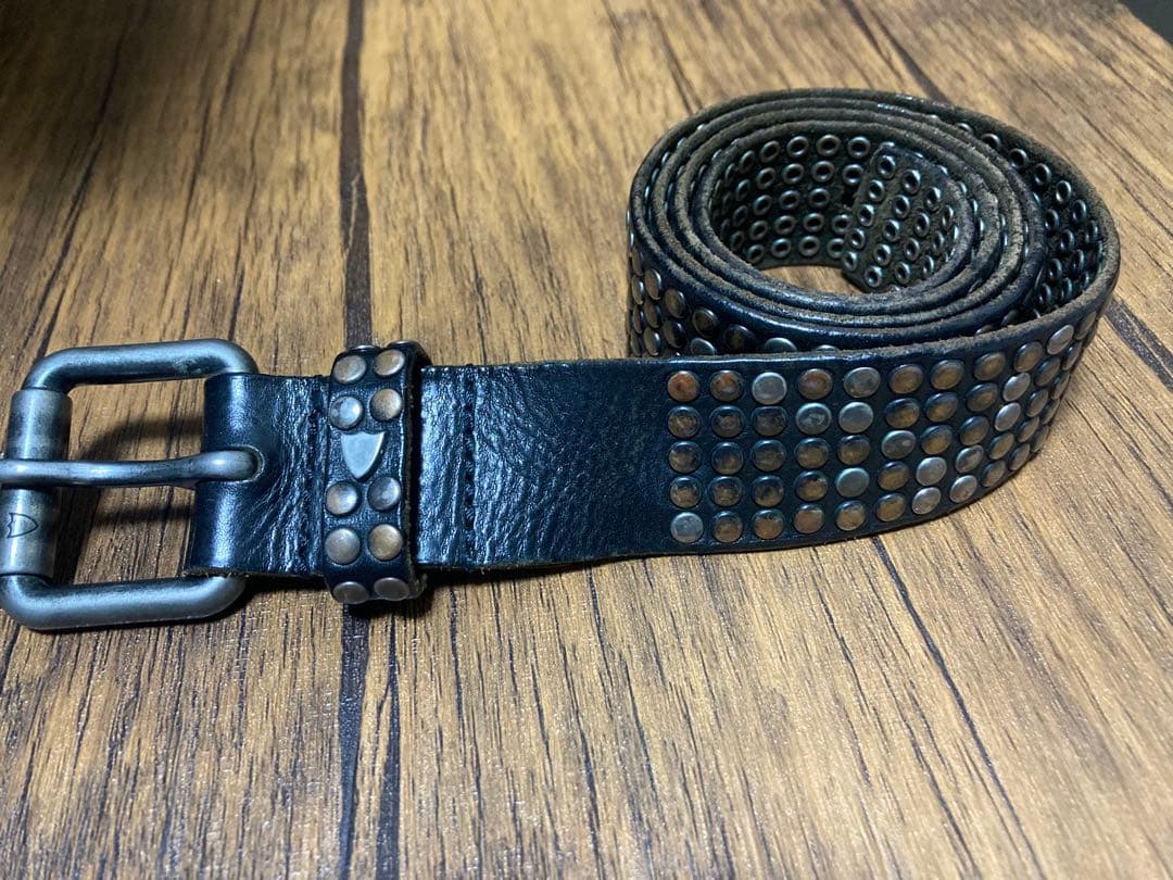 HTCスタッズ付きブラックレザーベルト