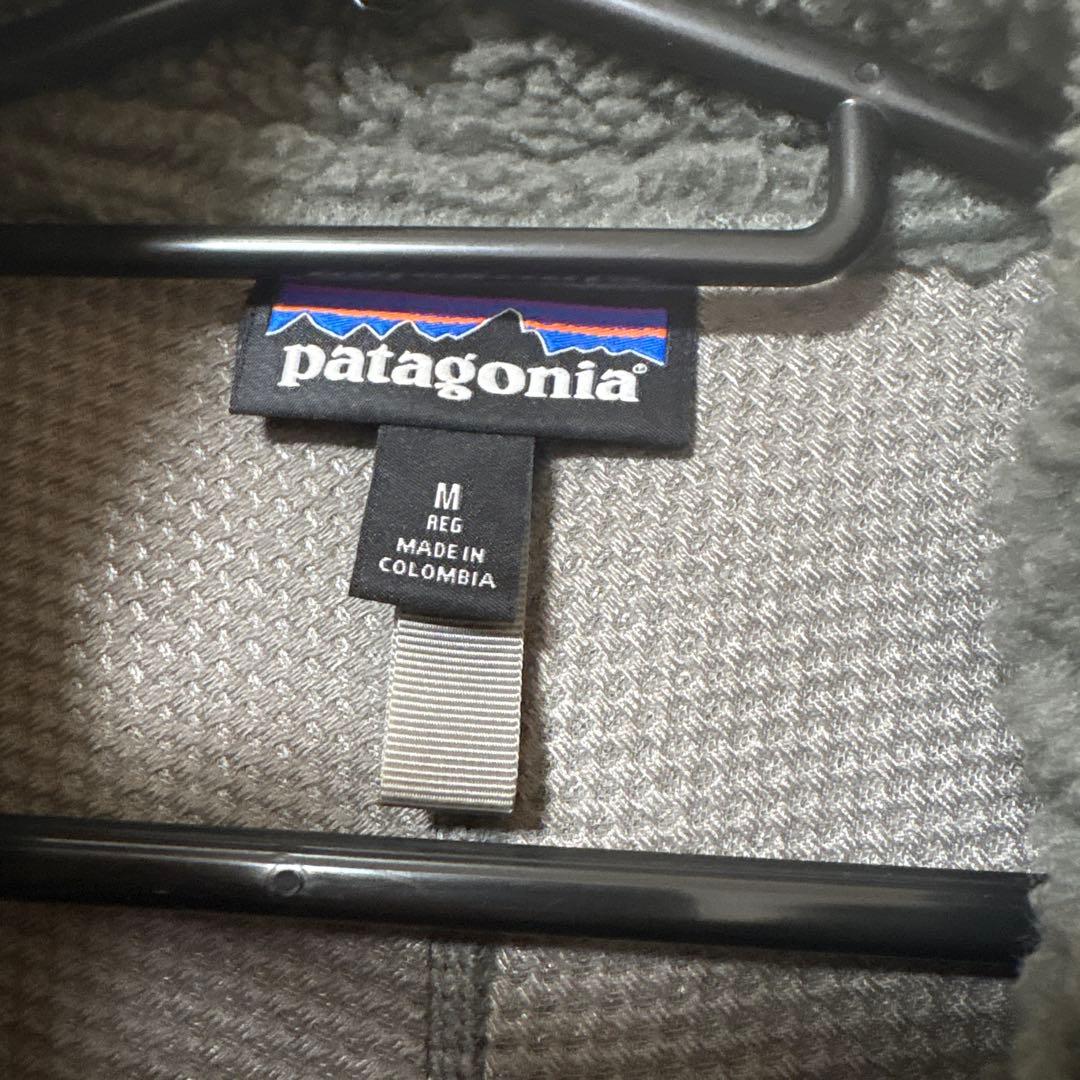 パタゴニア　レトロXベスト　グレー×エンジ　好配色