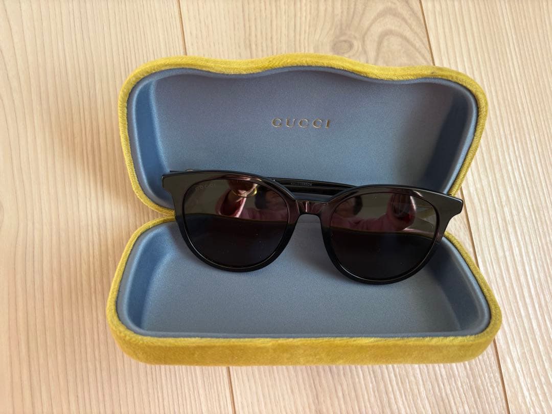 GUCCI ブラックサングラス ケース付き