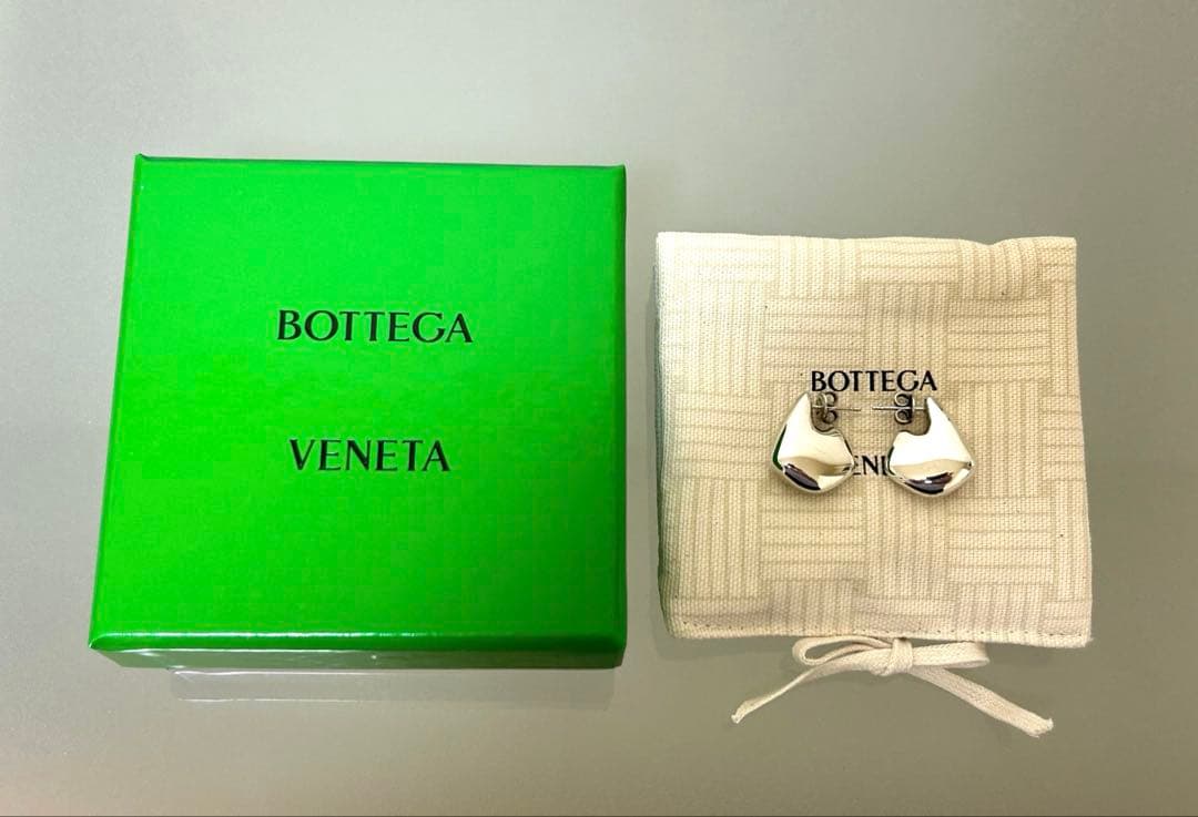 ボッテガヴェネタ ミニ フィン ピアス シルバー