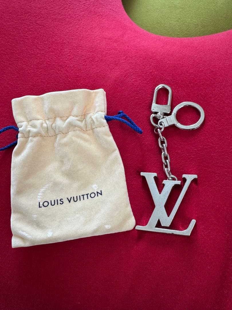 LOUIS VUITTON メタルキーホルダー