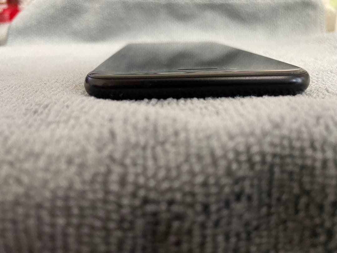 SIMフリー iPhoneSE 第ニ世代 64GB BT88%