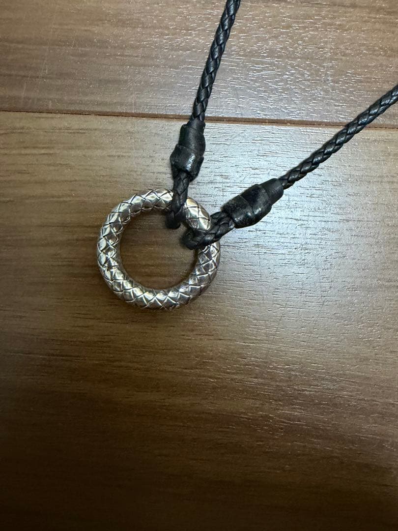 Bottega Venetaレザーリングネックレス