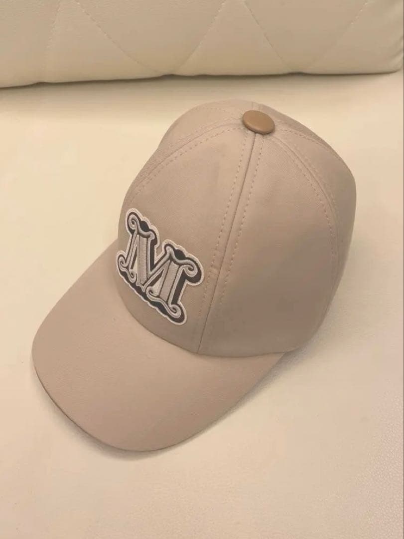 Max Mara Mロゴ ベージュベースボールキャップ