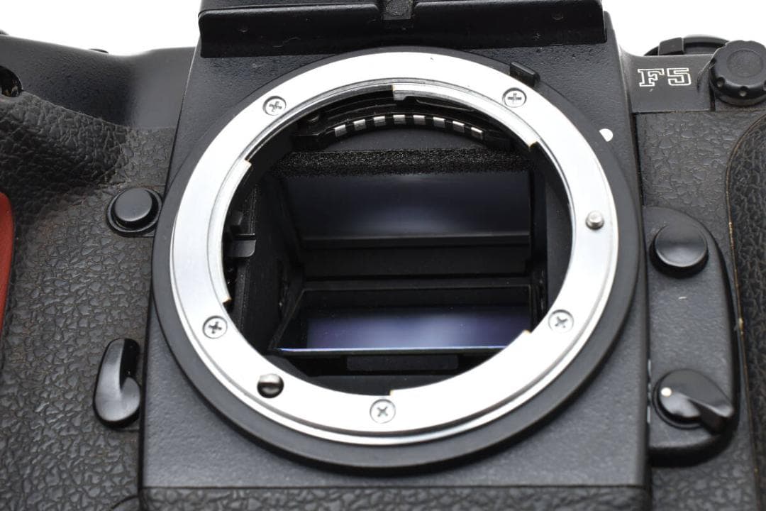 トミー。ニコン Nikon F5 フィルム一眼レフボディ
