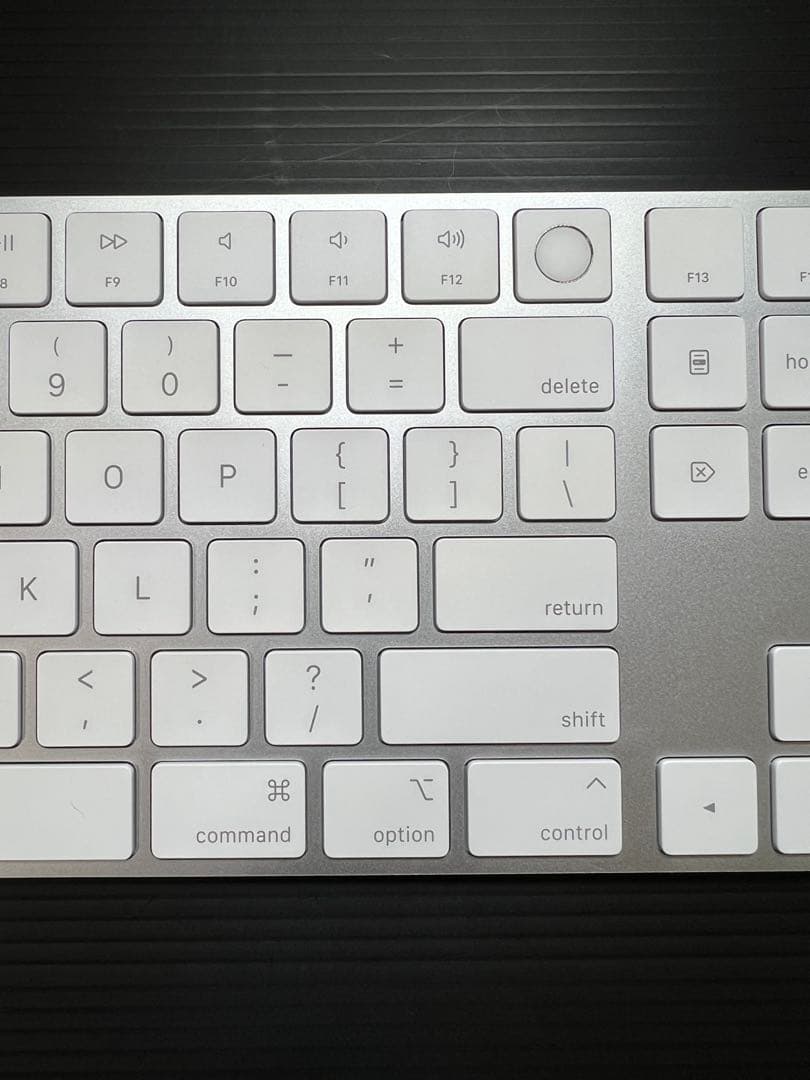 Apple  Magic Keyboard（2025年モデル・最新）