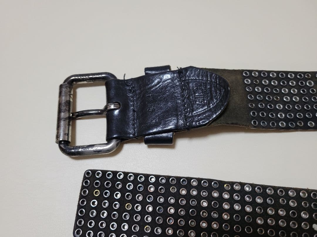 HTC　スタッズ付き黒レザーベルト