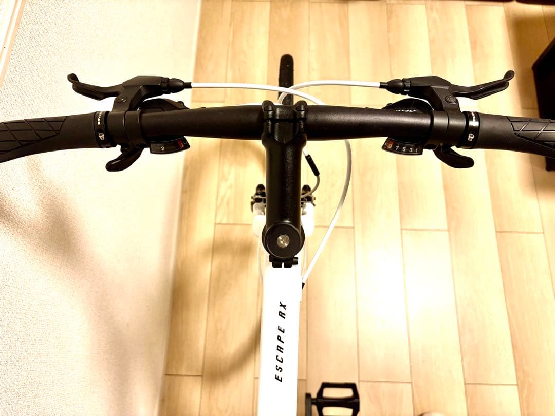 ☆高年式2022 GIANT ESCAPE RX3 人気のホワイト　Mサイズ