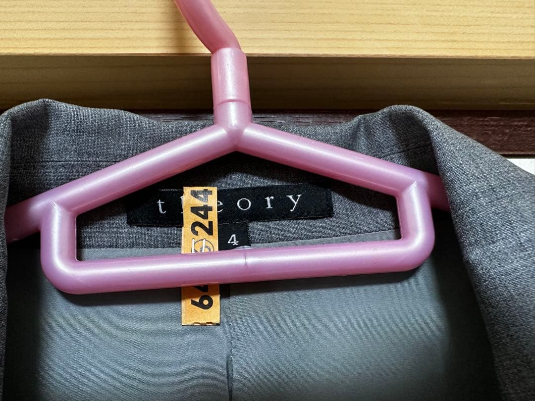 る*ん様 Theory グレー ビジネススーツ　セットアップ　サイズ4