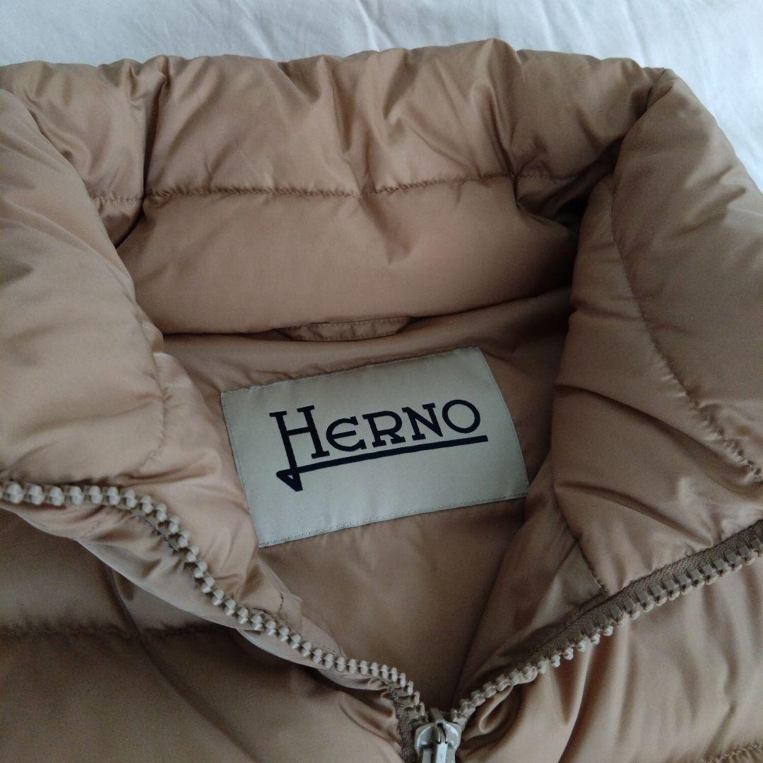 Herno ベージュ ダウンベスト　超美品