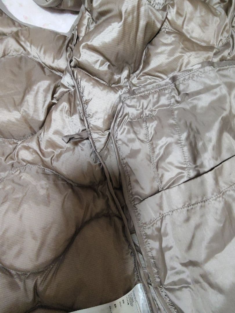 期間限定値下げ　　新品未使用　UNIQLO ウルトラライトダウンロングベスト M