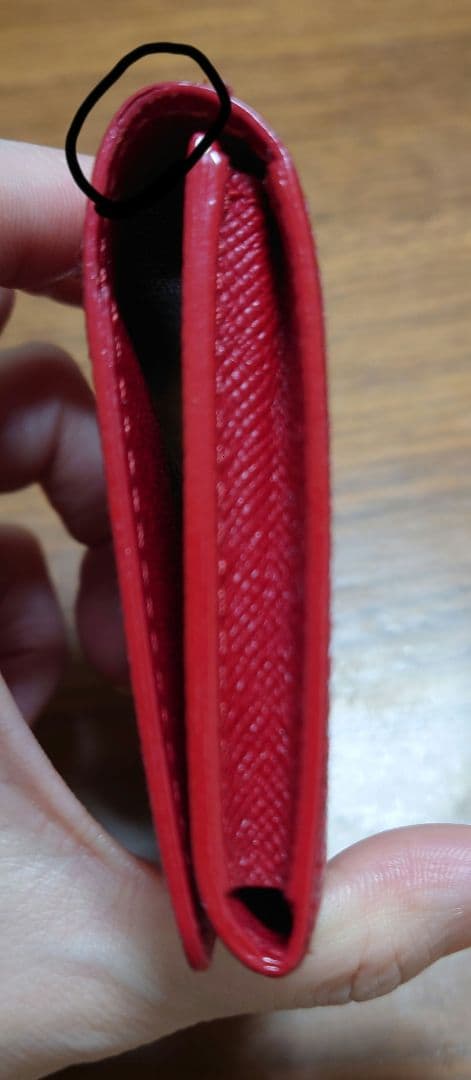 ヴィトン エピ カードケース