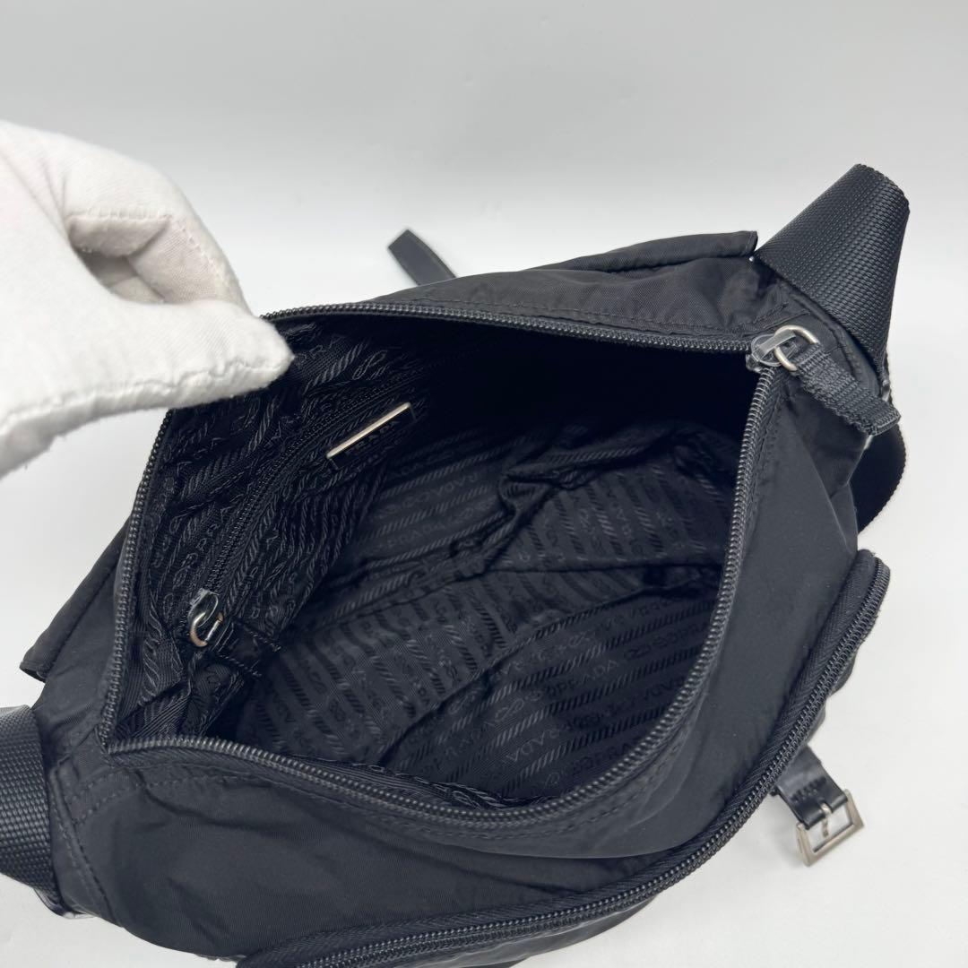 【美品】プラダ メッセンジャーバッグ ショルダーバッグ 斜め掛け 三角ロゴ 黒