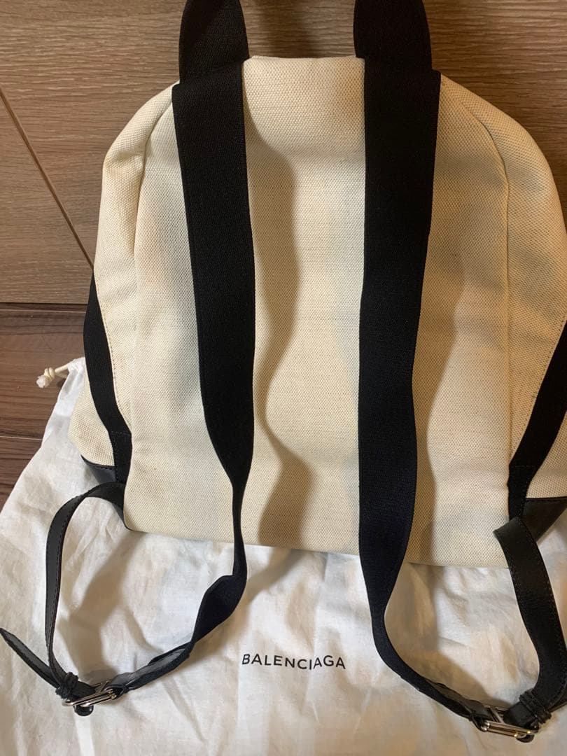 最終お値下げ！BALENCIAGA バッグパック　アイボリー ブラック