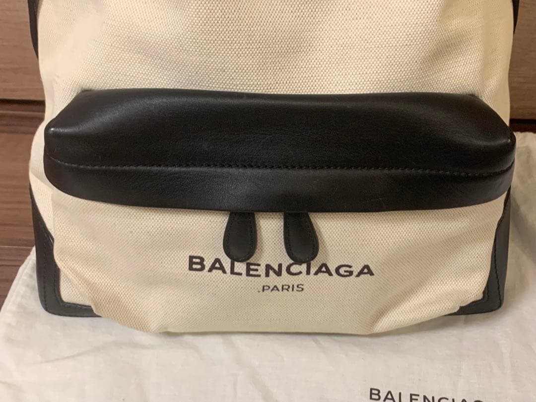 最終お値下げ！BALENCIAGA バッグパック　アイボリー ブラック