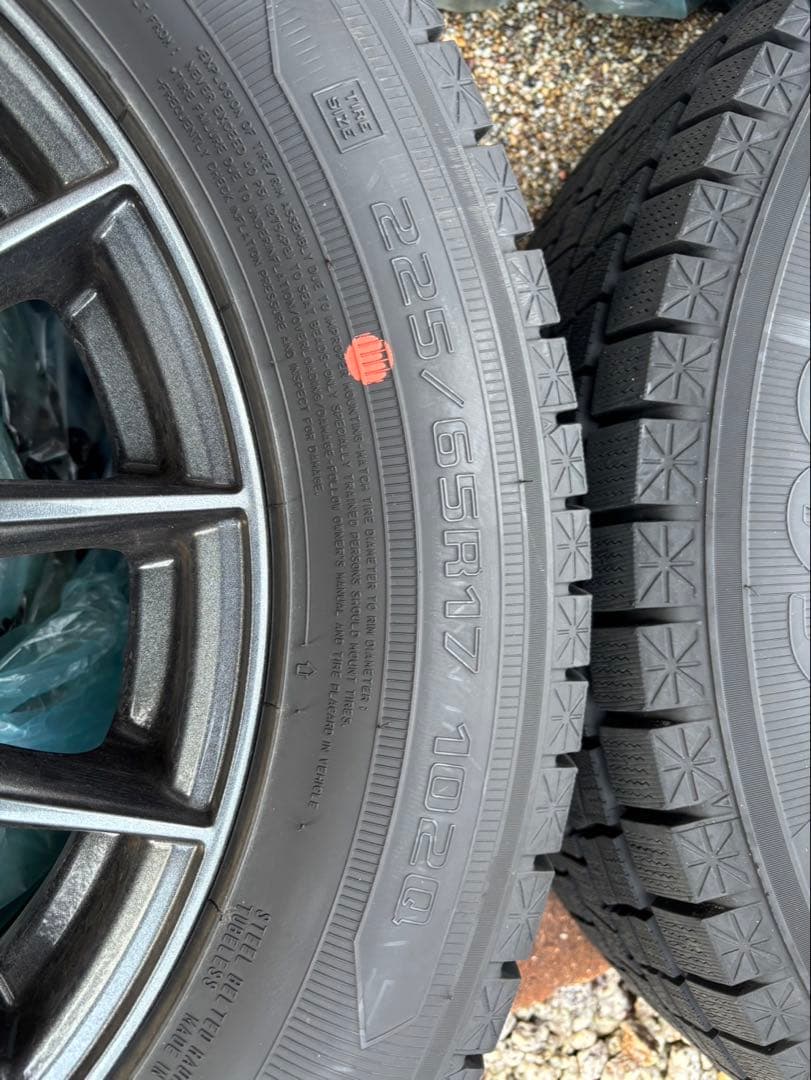 Goodyear 225/65R17 タイヤ4本セット スタッドレス 製造24年
