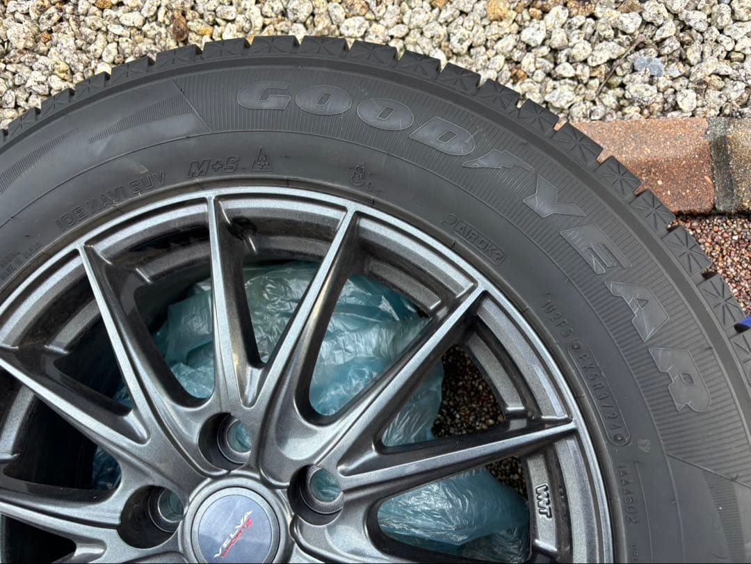 Goodyear 225/65R17 タイヤ4本セット スタッドレス 製造24年
