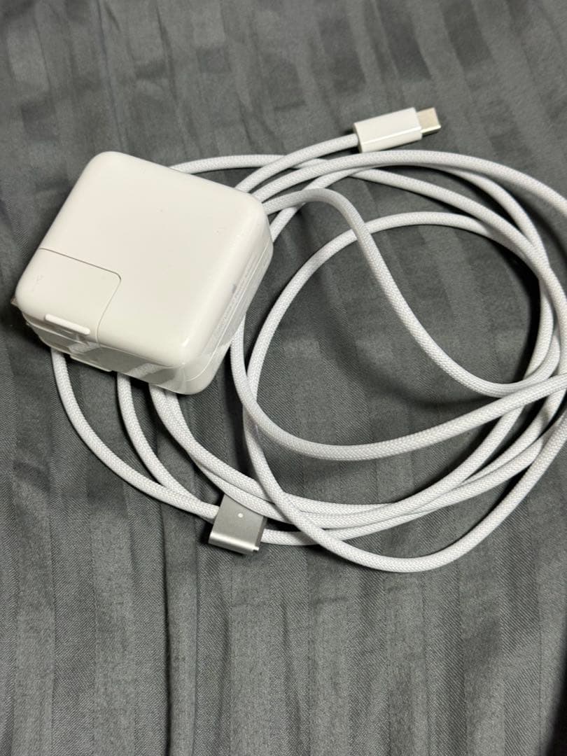 【極美品】MacBook Air M4チップ搭載　256GB シルバー