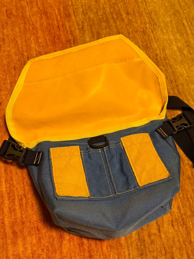 UNDER THE WEATHER バッグ 青×黄