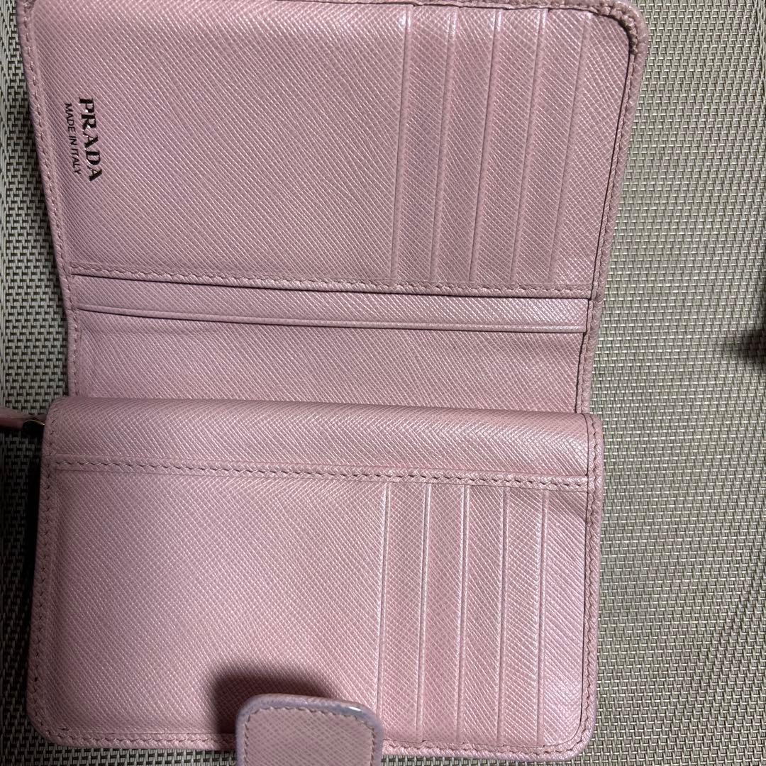 プラダサフィアーノレザー二つ折り財布ピンク
