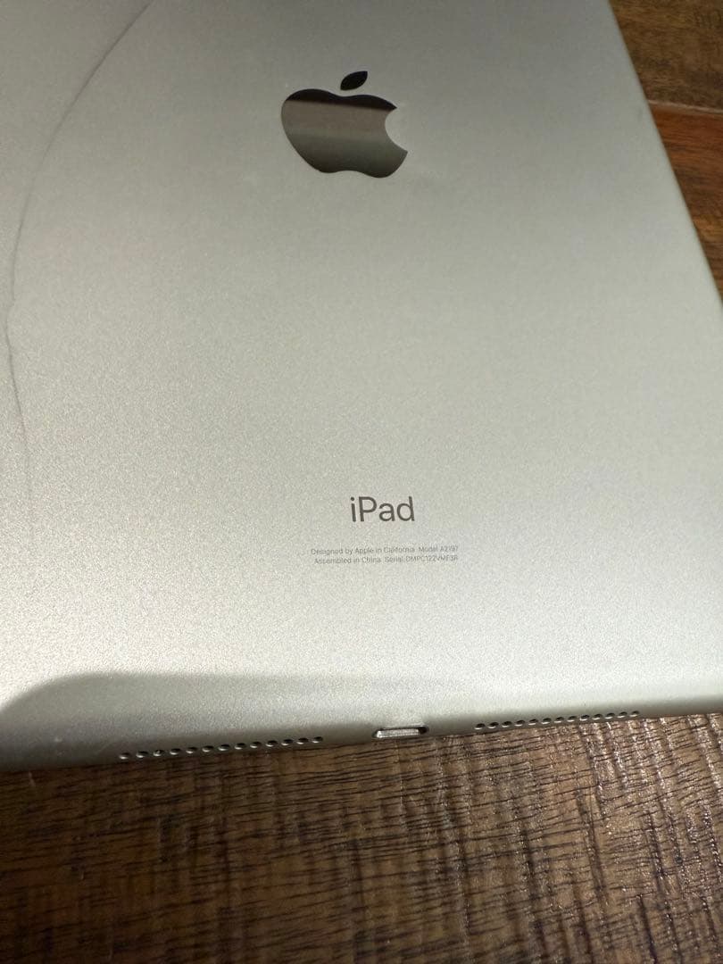 Apple iPad シルバー 7世代　128GB wifiモデル