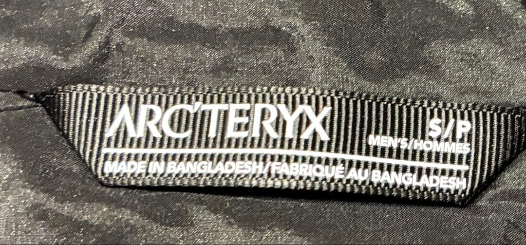 アークテリクス ATOM HOODY 黒 S 正規品 ネームロゴ ラストモデル！