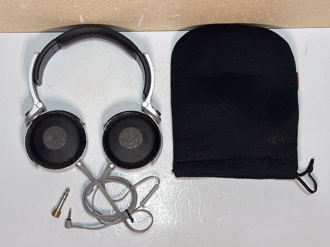 ソニーMDR-X05ヘッドホン。サイモン・コーウェル「Xエディション」