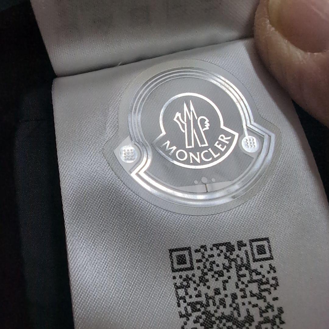 モンクレールジュニアダウンコートフード付き