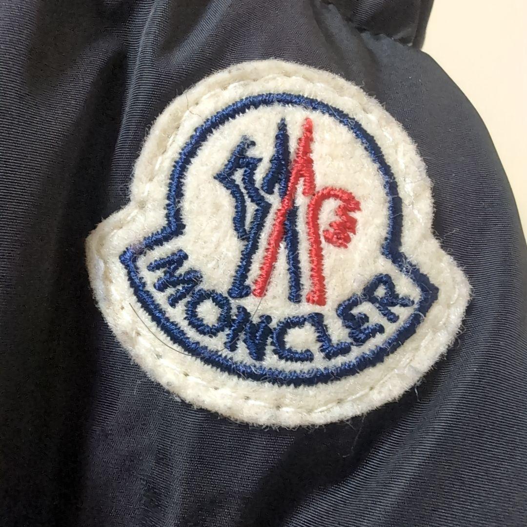 モンクレールジュニアダウンコートフード付き