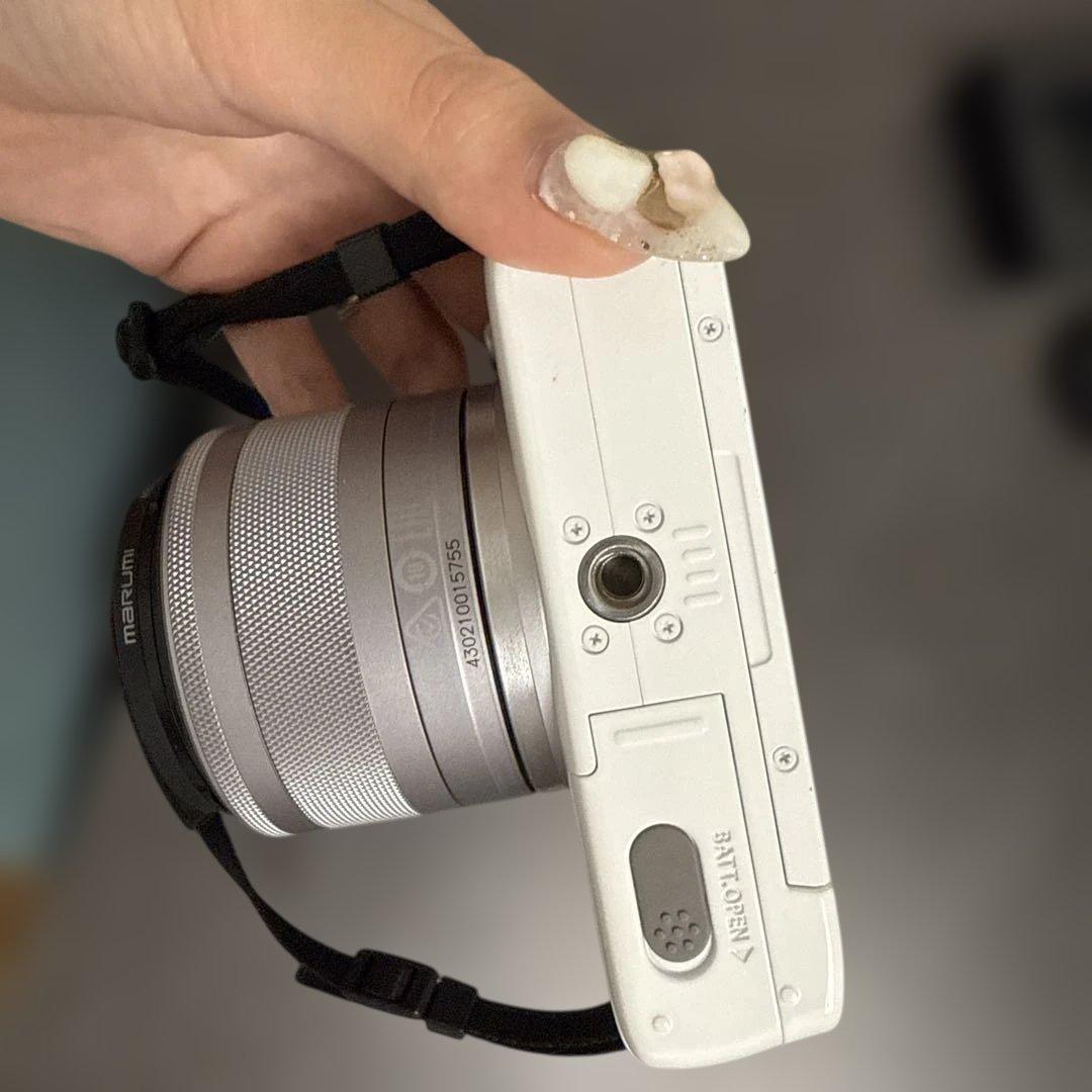 【美品】Canon 一眼レフカメラミラーレス✨《EOSM10》