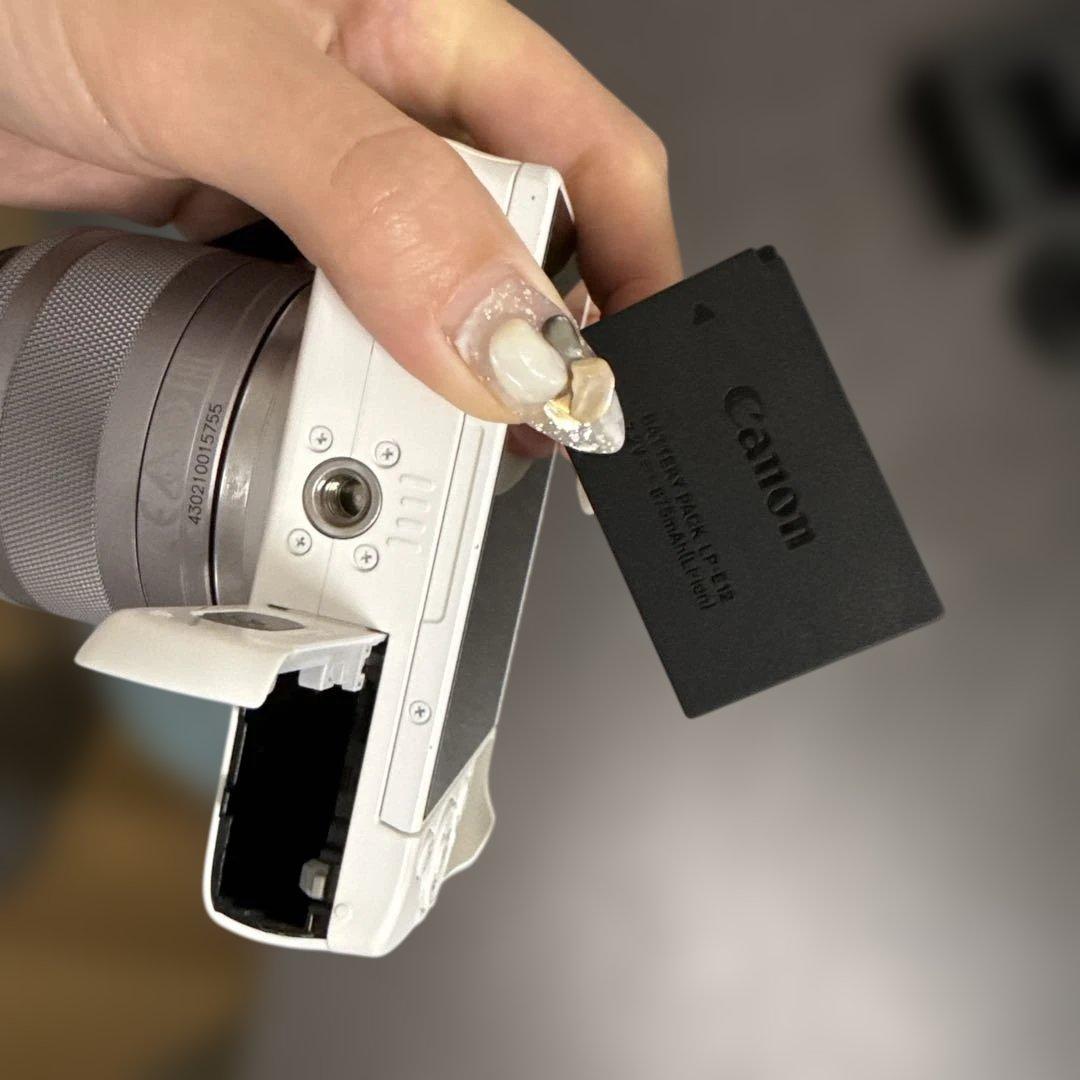 【美品】Canon 一眼レフカメラミラーレス✨《EOSM10》