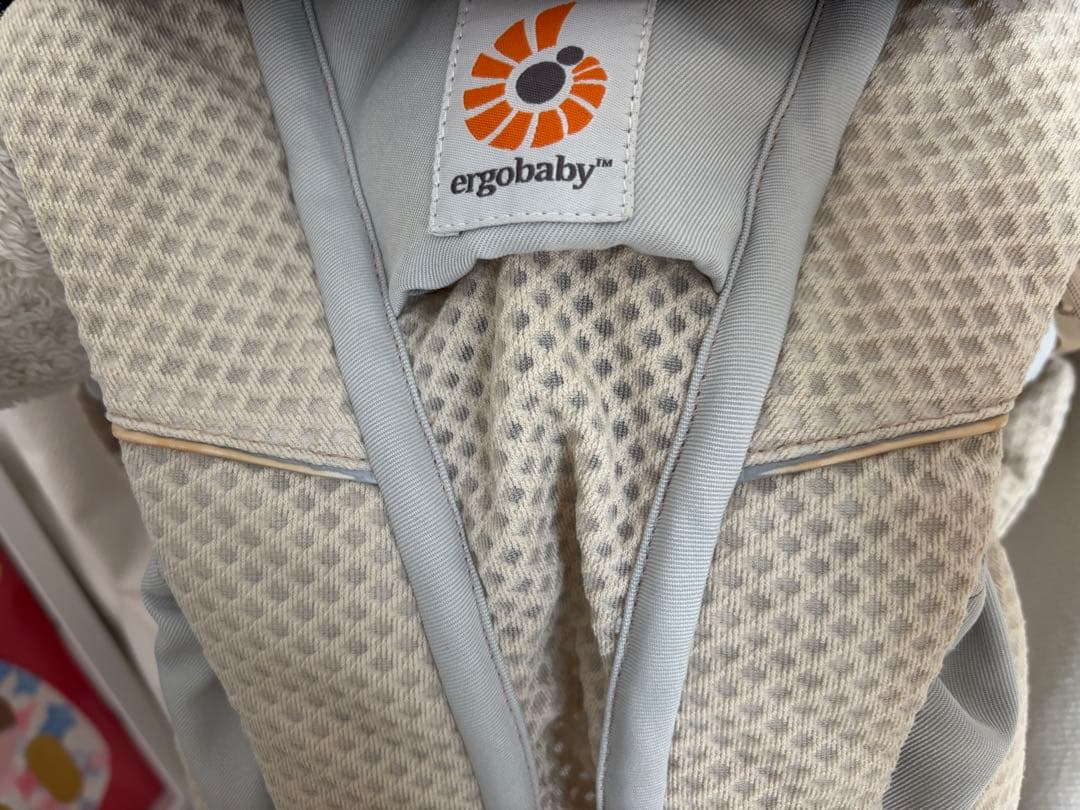 エルゴ　抱っこ紐　オムニブリーズ　サンドベージュ
