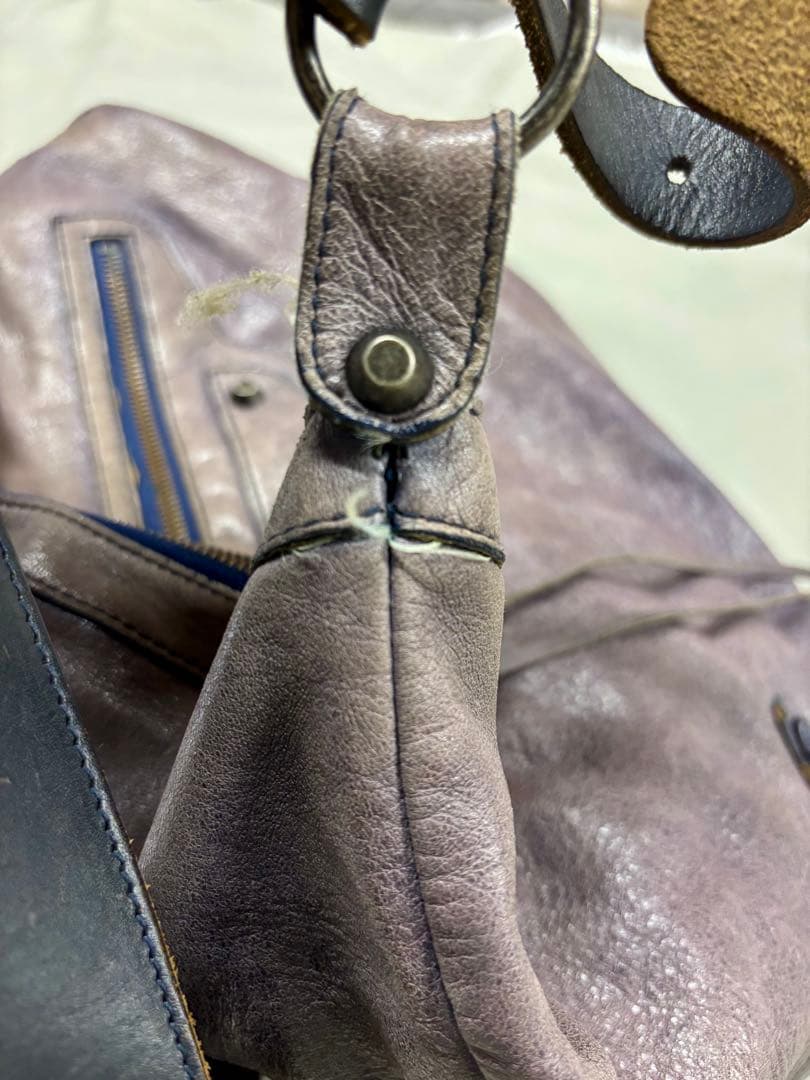 BALENCIAGA メッセンジャーバッグ。ショルダーバッグ。